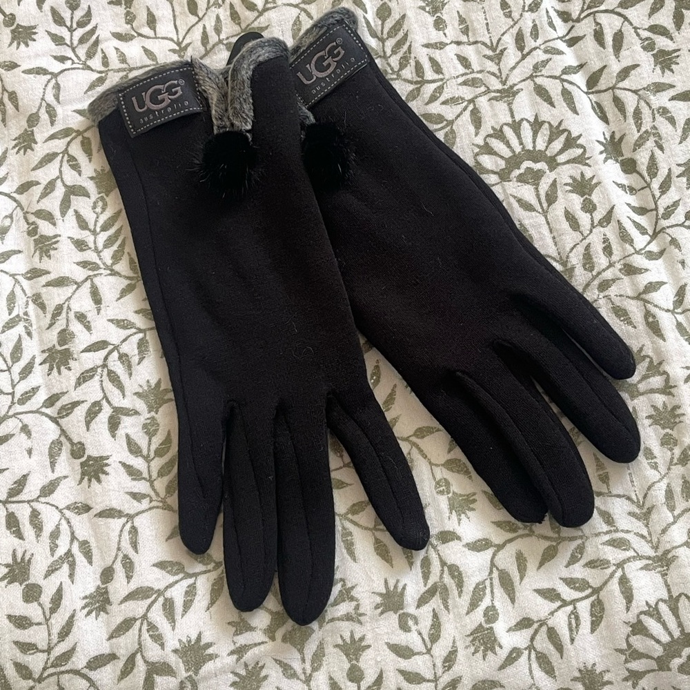 Ugg black gloves, touch screen friendly.